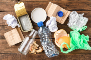 船上装载生活垃圾